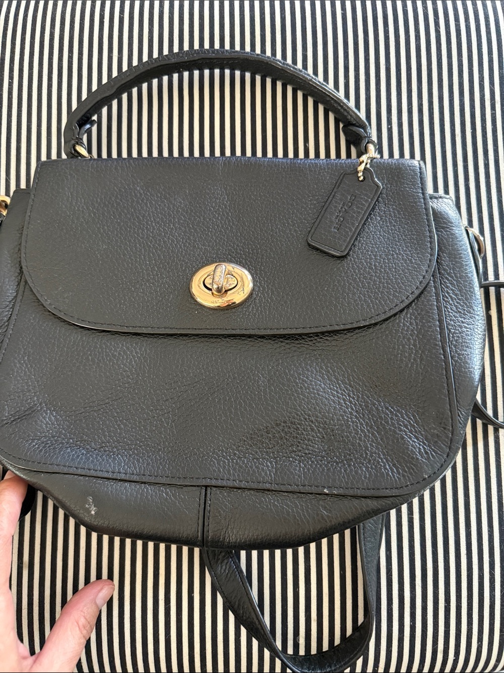 COACH PEBBLE LEATHER Women's Black HAND Bag with Gold Turn-LoCK